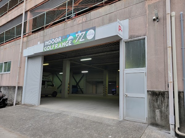 INDOOR GOLF RANGE 72 3