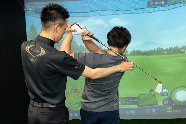 RIZAPGOLF 新宿南口店 2