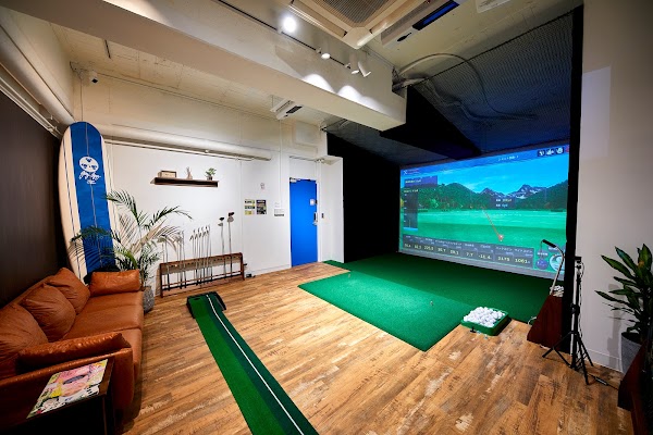 Plumeria Golf & Bar(インドアゴルフ練習場＆ゴルフバー)