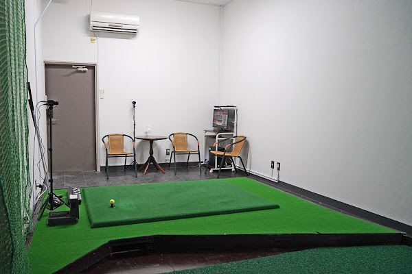 ゴルフスペース赤嶺駅前店 2