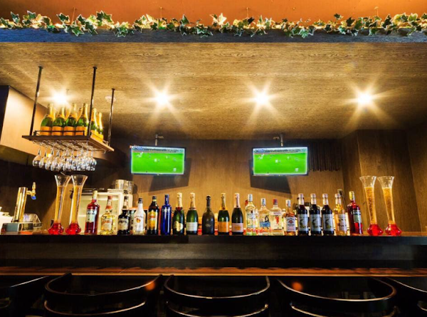 sports&cafe&bar YELLOW 2