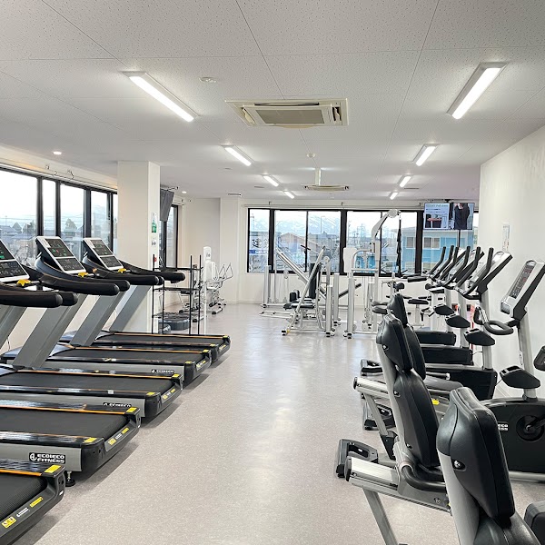 3+（サンタス）｜砺波のジム・レンタカー・多目的施設 2