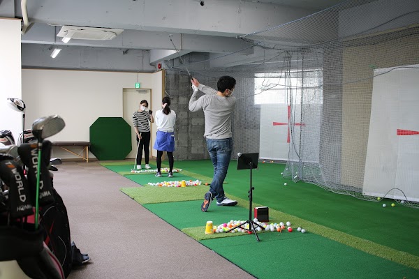 インドアゴルフレッスン 72ゴルフクラブ 茨木校