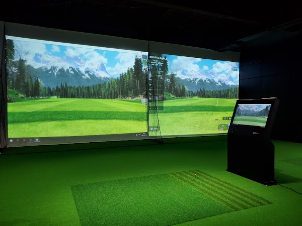 Indoor Golf ＆ Dining CHIC-BORN