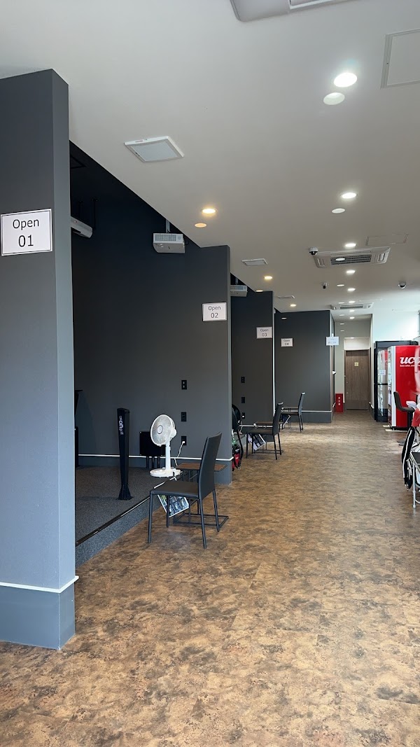 インドアゴルフ練習場