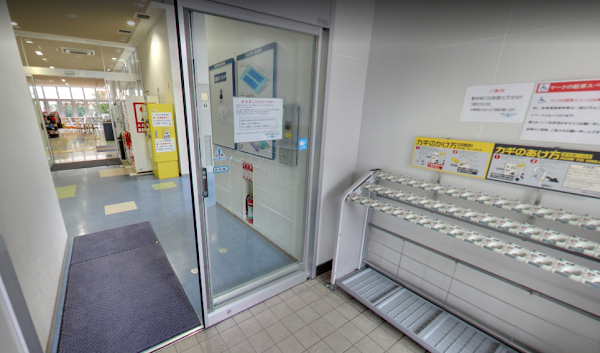 テニスラウンジグンゼスポーツ南草津 3