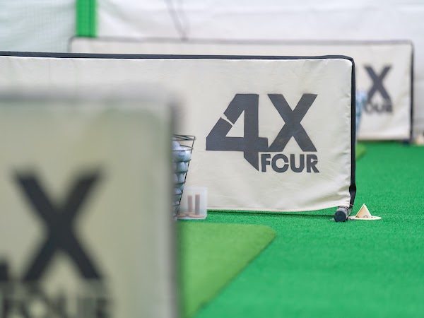 4xFOUR INDOOR GOLF SCHOOL （フォーバイフォーインドアゴルフスクール）