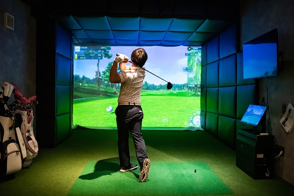 インドアゴルフスタジオ「X GOLF RANGE」