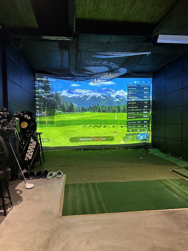 GOLF BAR A【ゴルフバー エース】室内ゴルフ練習場 2