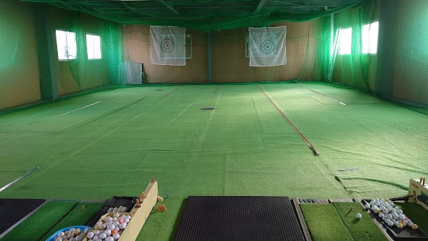 青森カントリー倶楽部冬期室内ゴルフ練習場 2