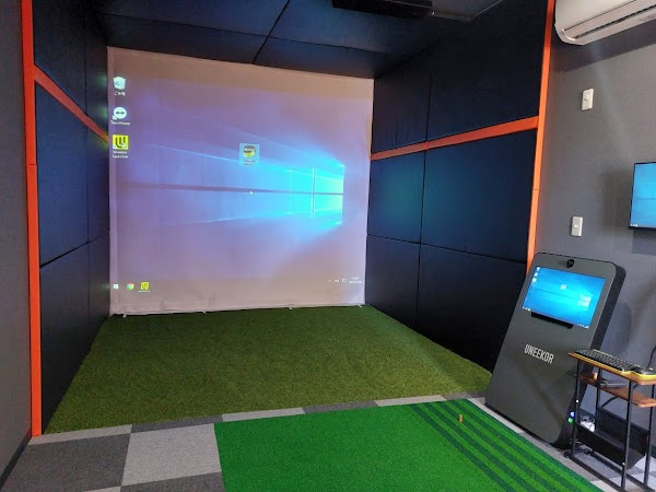 indoor golf range Be