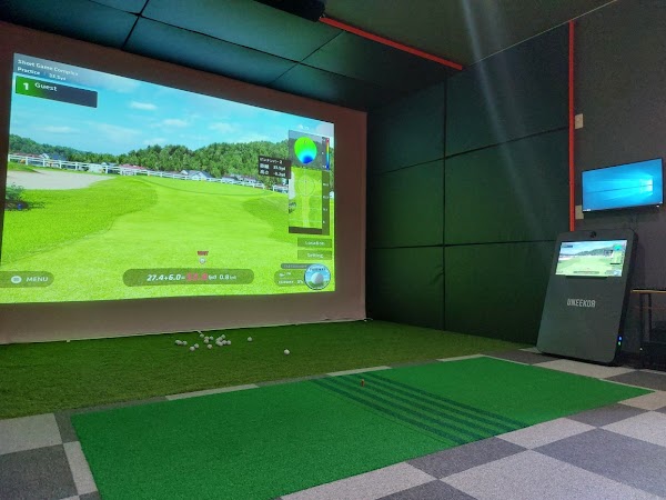 indoor golf range Be 3